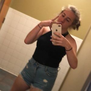 Meet your Posher, Alyssa